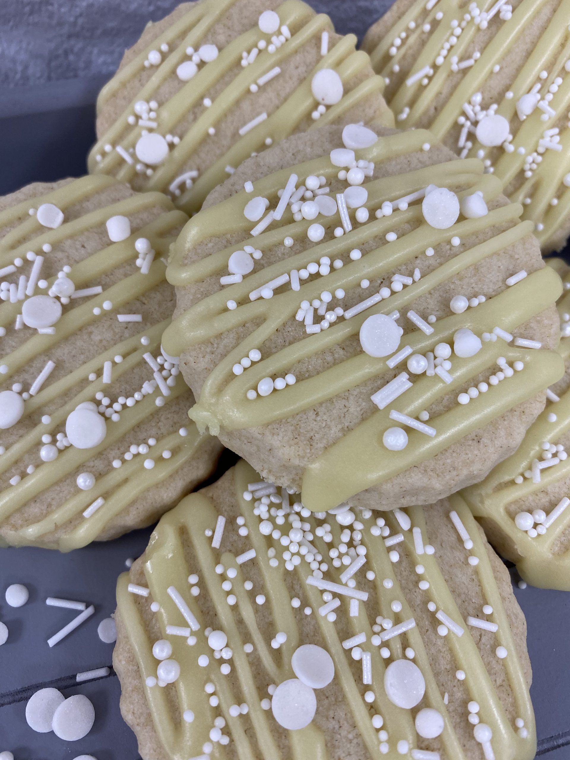 Vegan Shortbread Green Ginger This Yuzu and Honeysuckle Shortbread recipe blends the bright, citrusy notes of our Yuzu flavour with the sweet floral essence of honeysuckle, all wrapped in the rich, buttery texture of classic shortbread.